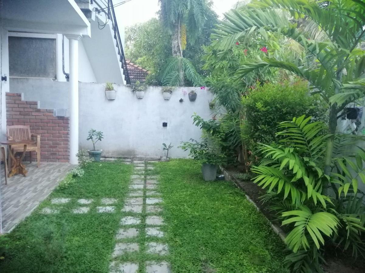 Flip Flop Inn Mirissa Kültér fotó